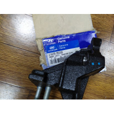 Подушка двигателя 21670-26005