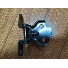 Петля передней двери правая нижняя MAZDA 323 B455-58-240A