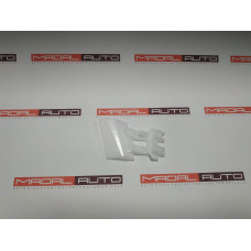 Клипса крепежная правая TOYOTA PRIUS 52562-47010