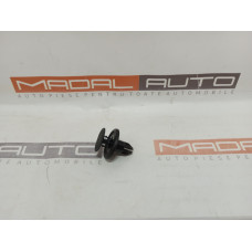 Клипса крепежная MAZDA BGV4-56-145